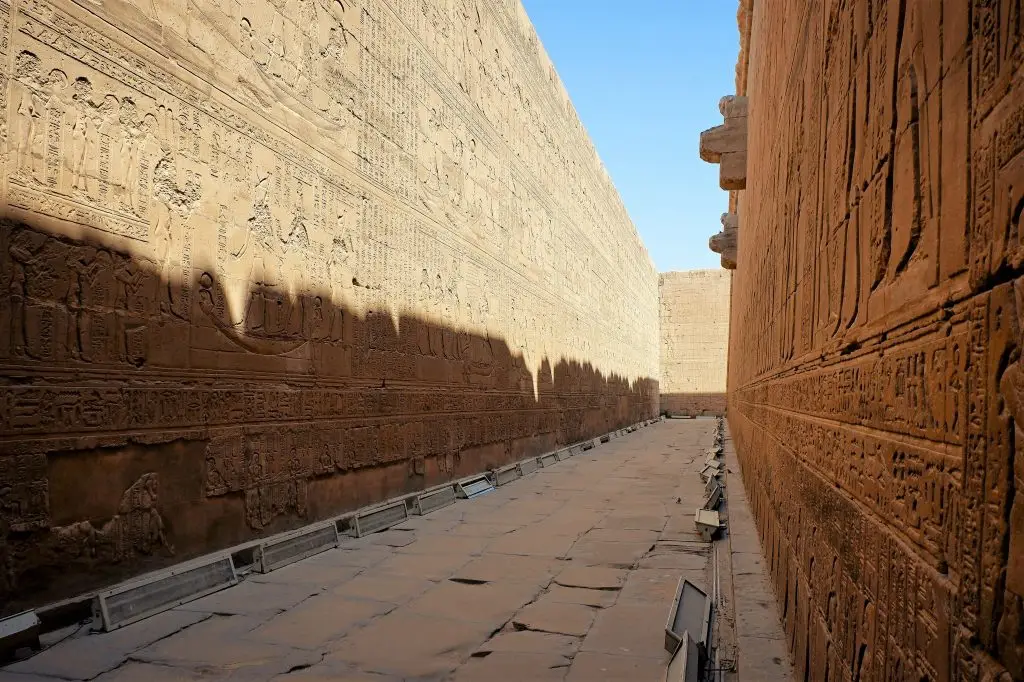 Luxor itinerary Kom Ombo Edfu temples tour package