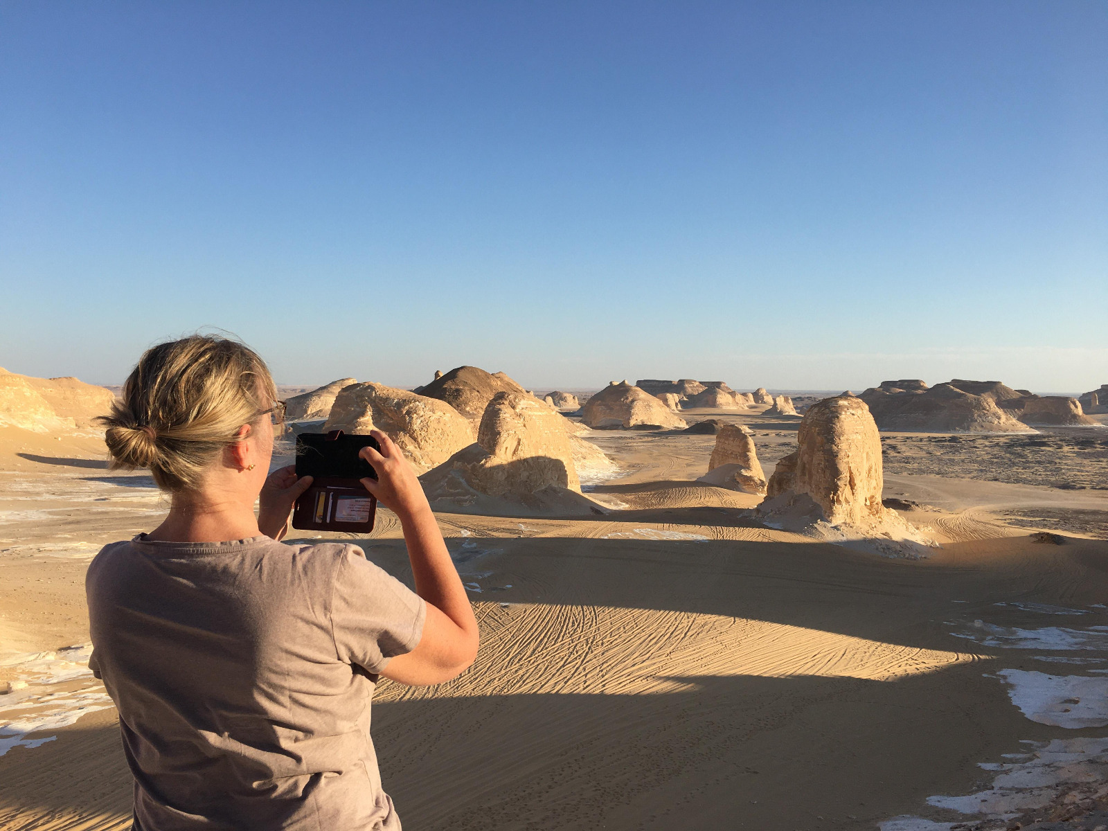 Desert Safari Trip to Bahariya Oasis and the White Desert