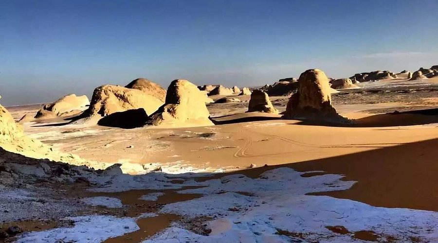 Desert Safari Trip to Bahariya Oasis and the White Desert