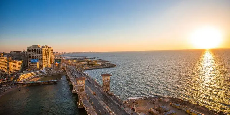 Giza Pyramids Tour and Nile Cruise Lunch from Alexandria Port