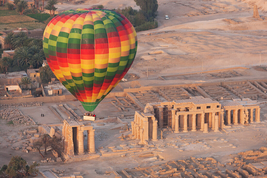 hot air balloon luxor